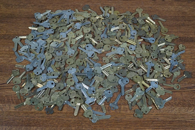 Lot of 250 Vintage Key Blanks Uncut Keys Brass & Metal - Star National & More