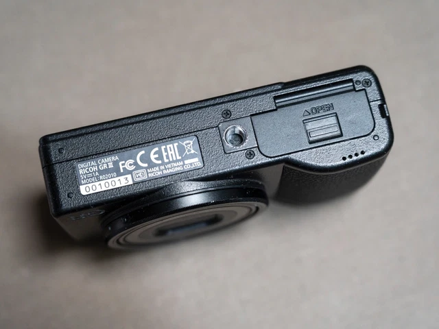 Ricoh Gr III Compact Digital Camera 24.2MP APS-C Sensor - BLACK 4