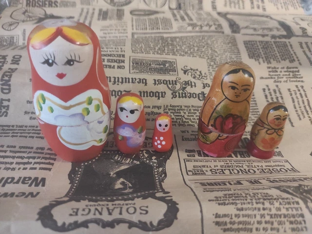 Matryoshka De Vecteur Mis En Poupées Russes Traditionnelles De Couleur