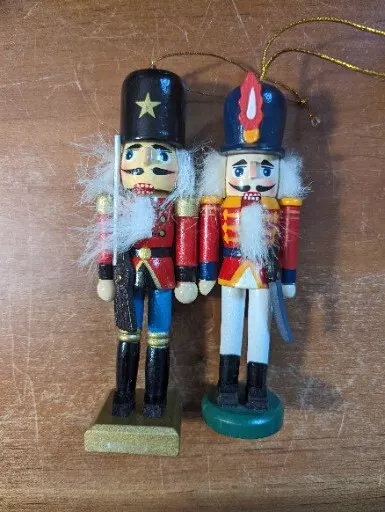 2 Pcs Rustic Wooden Soldier Nutcrackers Christmas Nutcracker Ornament Set Decors