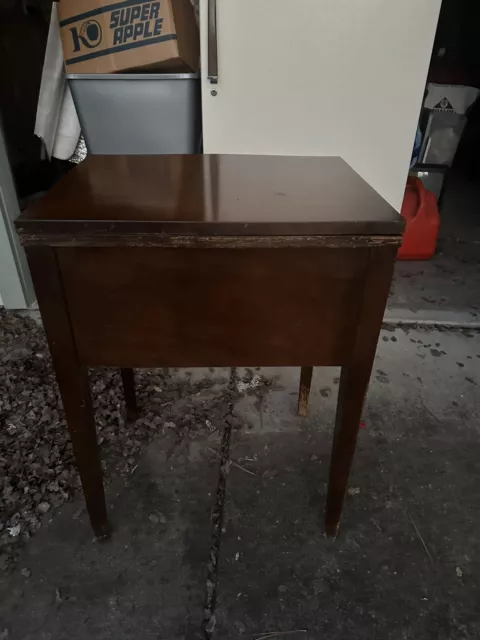 Beautiful 1950s Singer Sewing Machine Walnut Cabinet