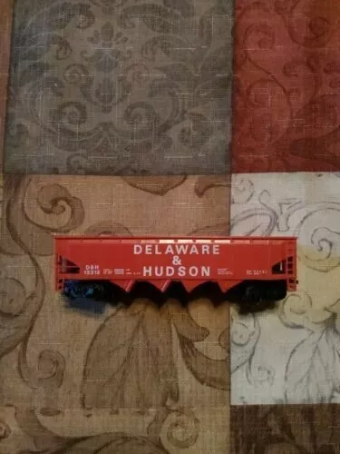 ho scale Bachmann Delaware & Hudson 4 bay hopper car