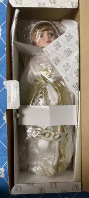 Porcelain Angel Doll 2001 231UU New in box Heritage Signature Collection