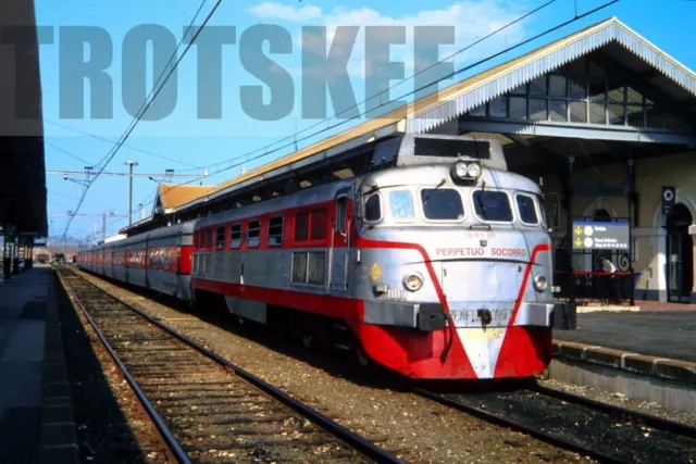 35mm Slide RENFE Spanish Railways Diesel Railcar 352 003 Miranda 1994 Original