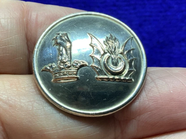 HEYWORTH-SAVAGE FAMILY DUAL CREST LIONS GAMB & BAT WINGS LIVERY BUTTON 26mm 1900