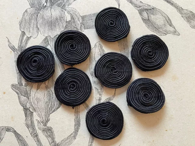 8 boutons anciens en tissus noir - forme tourbillon collection - Mercerie