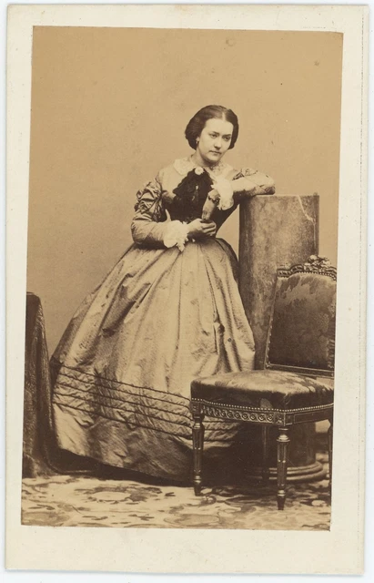 CDV circa 1860. Femme de la noblesse parisienne à identifier par Disdéri à Paris