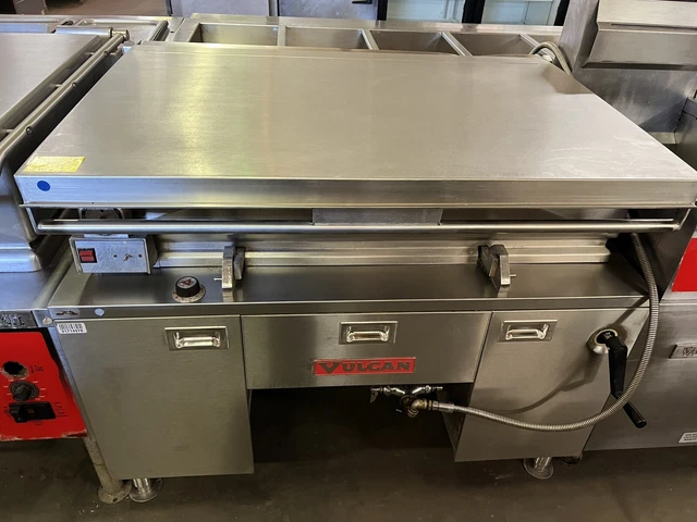 Vulcan E40 40-Gal Electric Manual-Tilt Skillet Braising Pan 3-Ph 480VAC