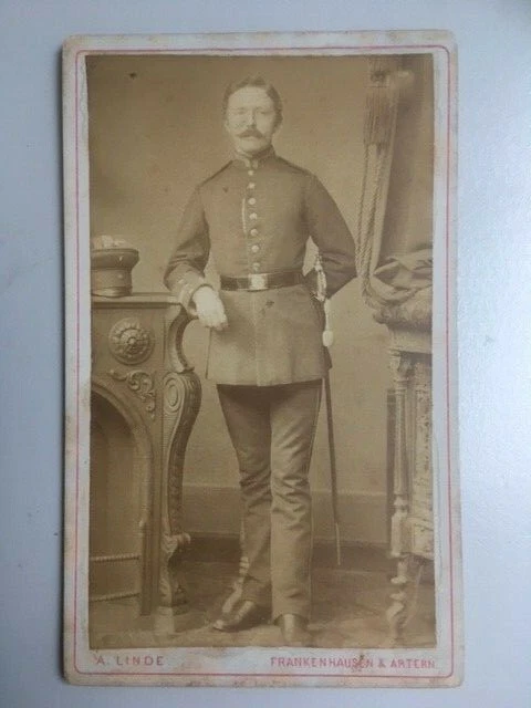 CDV, Offizier mit Degen, Portrait, Foto-Atelier Linde Frankenhausen & Artern
