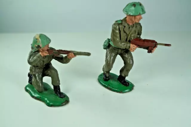 Crescent British Infantry Toy Soldiers  Rifleman & Machine Gunner 60mm WW2 1965