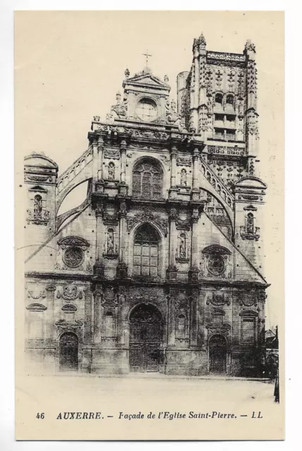 CPA " AUXERRE - Façade de l'Eglise Saint Pierre