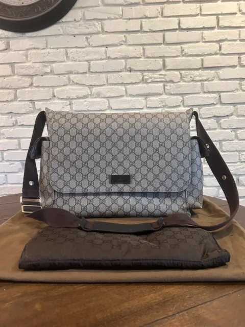 Gucci Supreme canvas diaper bag/messenger Bag W/fold-out change and Pockets