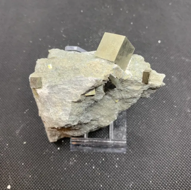 Minerali ** Pirite - Navajun, Spagna (P4) 9cm x 6cm x 4cm.