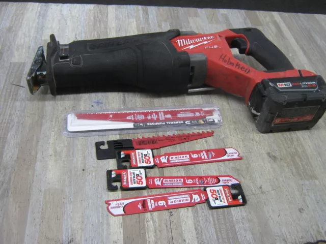 Milwaukee M18 FUEL 2821-20 18-Volt Lithium-Ion Brushless Cordless  W/BATTERY NEW