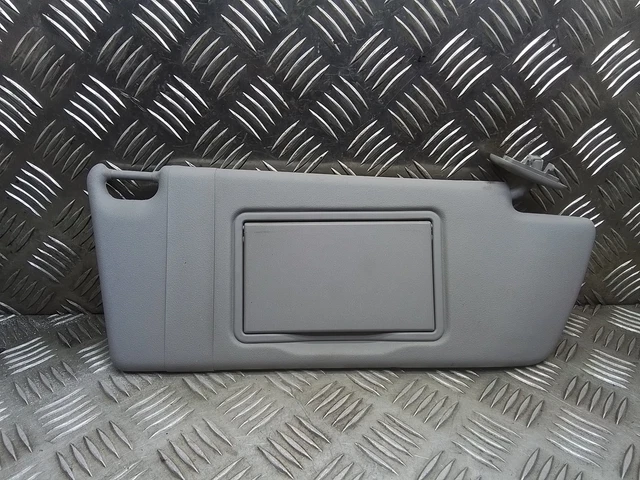 OPEL ZAFIRA B a05 right sun visor 1.80 petrol 103kw 2006 22925797 £30. ...