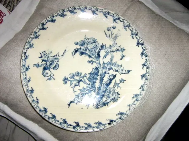 assiette plate ancienne de couleur bleu signé GIEN  décor CHARDON 19 ème siècle