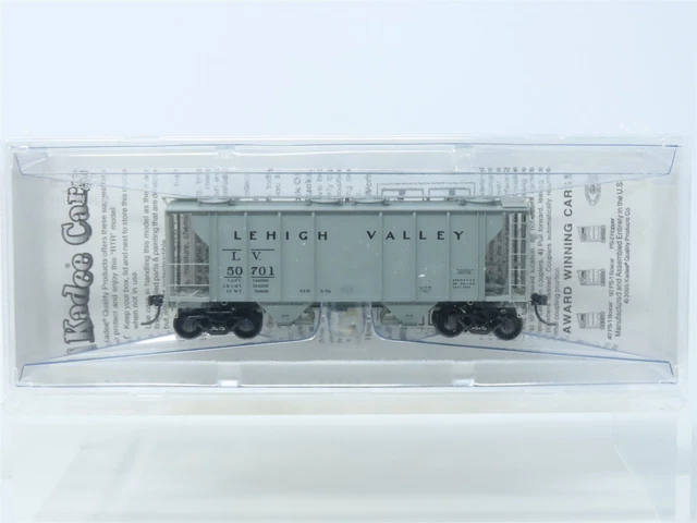 HO Scale Kadee Cars #8616 LV Lehigh Valley 2-Bay Covered Hopper #50701 - Sealed HO Scale Kadee Cars #8616 LV Lehigh Valley 2-Bay Covered Hopper #50701 - Sealed