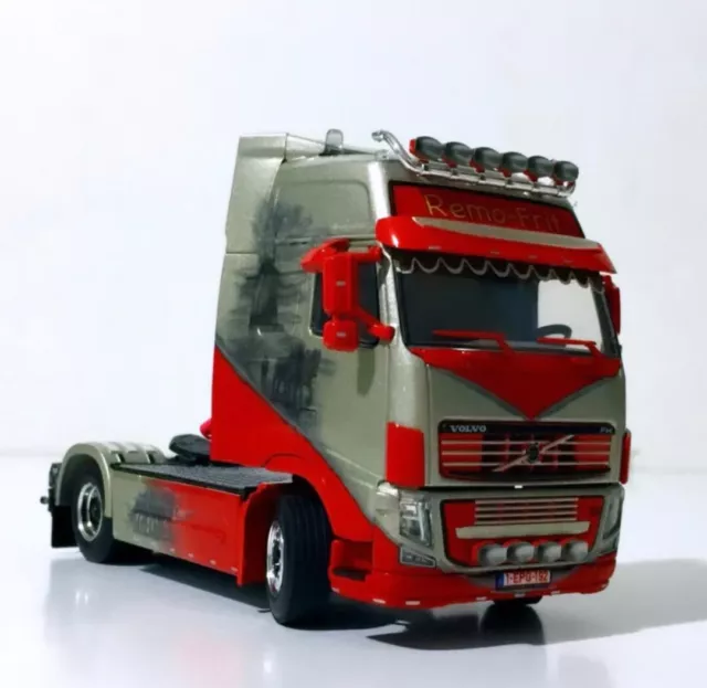 Volvo FH3 globetrotter XL 4x2 "Lieven van Moer" WSI truck models 01-1315