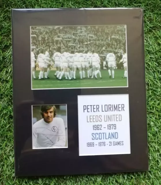 LEEDS UNITED PETER LORIMER 1962 - 1979 SIGNED PICTURE 10" x 8" MOUNTED DISPLAY*