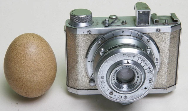 ATTRACTIVE 1950s JAPANESE 'GELTO-DIII' 127 FILM CAMERA
