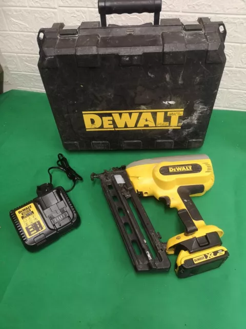 DEWALT DC618 Nail Gun Cordless 18v Angled Brad Gun 16Ga Lithium Li-on Battery