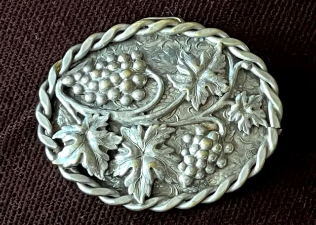 Art Nouveau sewing brooch pendant f hat goiter tape 5x4cm, grapes - branch silver