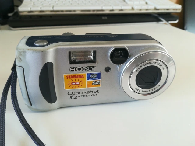 Fotocamera digitale Sony Cybershot DSC-P71 per parti 3,2 megapixel DIFETTOSA vintage