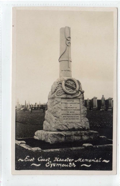EAST COAST DISASTER MEMORIAL, EYEMOUTH: Berwickshire postcard (C64933)