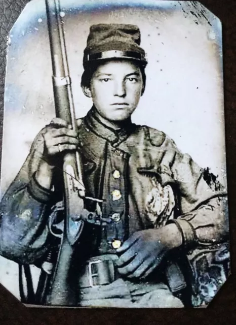 civil war Military soldier With Rifle tintype C067RP