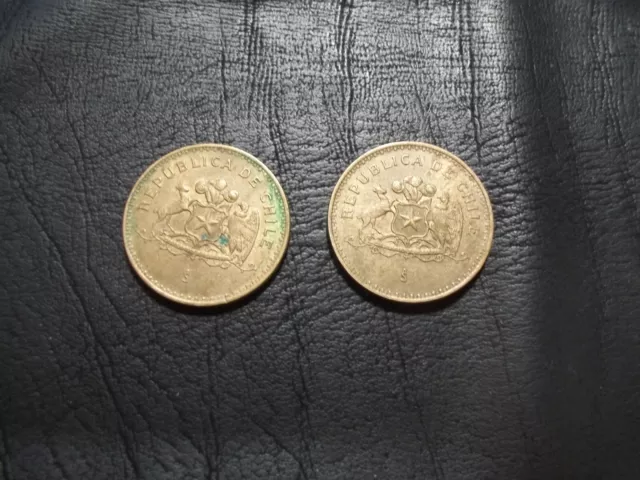 Chile coins (2) 1989 100 peso coins