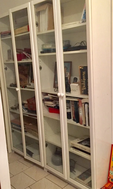 Bibliothèque avec portes vitrées - Ameublement
