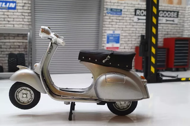 Vespa 150 GS - 1958 1:18 Scale Scooter Model Supreme 3