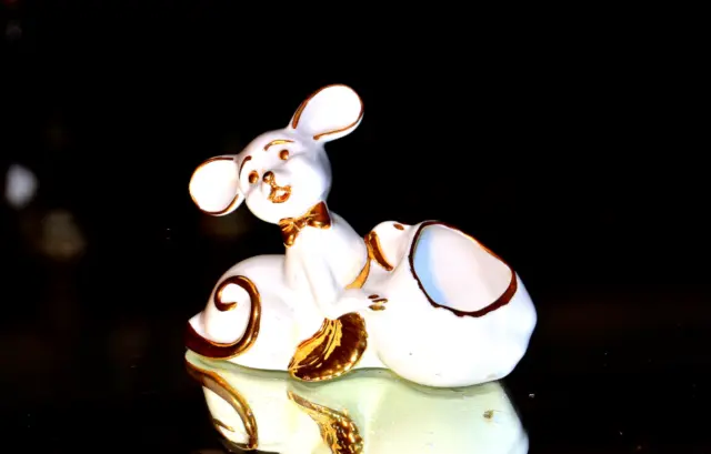 Capodimonte (Italie) | Sujet « Mickey Mouse », en porcelaine et or.