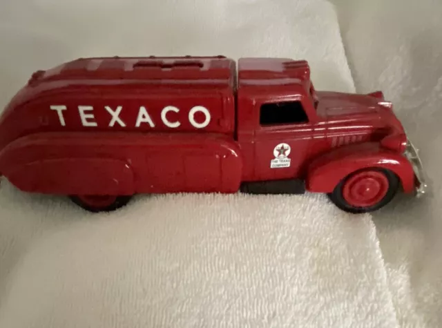 Vintage 1993 New Ertl Texaco 1939 Red Dodge Airflow  Truck Toy Coin Bank