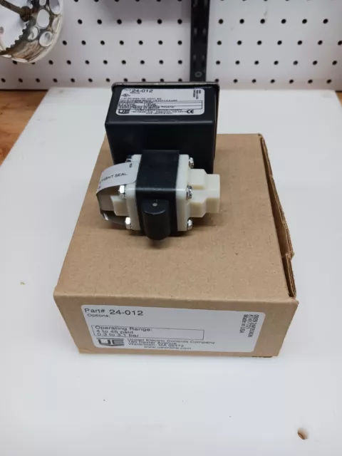 United Electric Controls Diferential Pressure Switch 24-012 NOB