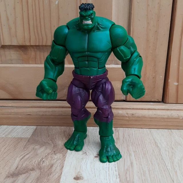 Jada Toys Marvel Set Hulk Con Auto Dodge Ram 1500 2014 In Scala 1:24 | Die-Cast 20 Cm Con Aperture | Figura Hulk 6 Cm | Giocattolo Da Collezione Per Bambini 8+ - 2