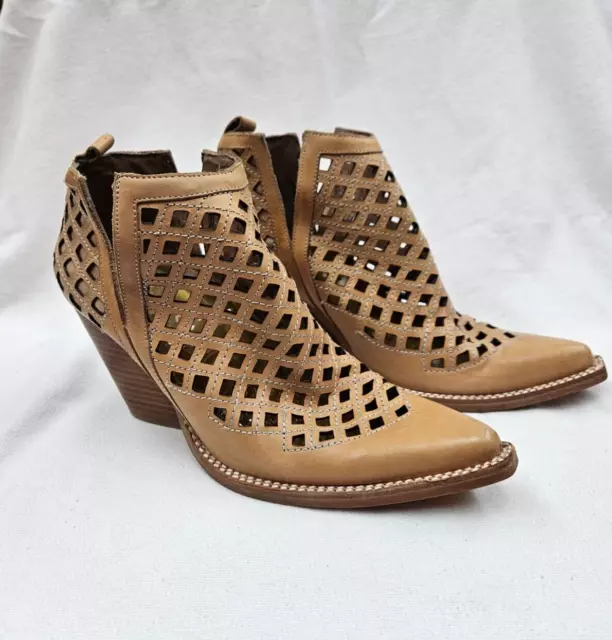 Jeffrey Campbell Boots Womens Size 7.5 Taggart Booties Ankle Pointed Toe Beige