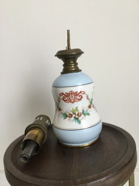 Lampe à huile porcelaine - France Lampe à huile porcelaine - France