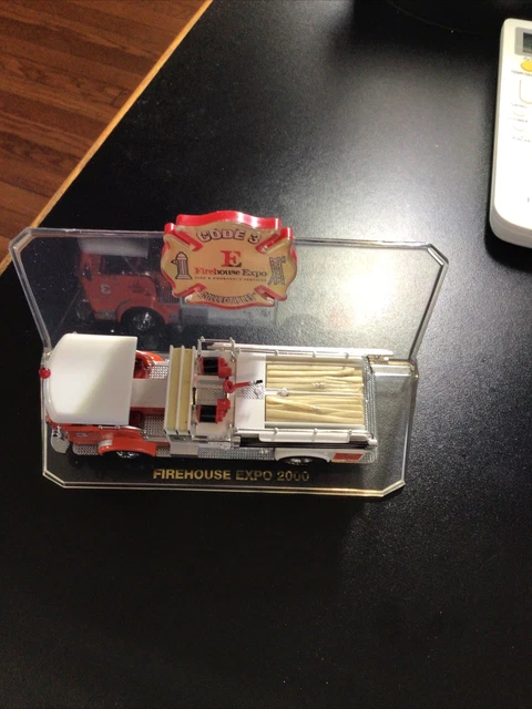 Code 3 2000 Firehouse Expo Crown Pumper E-3 (12228) On Plastic Base