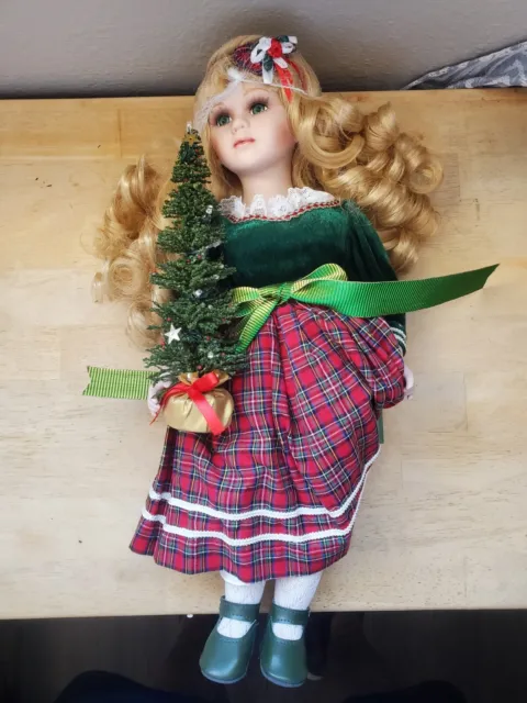 Heritage Signature Collection Porcelain Light Up Doll HOLLY #10492 (AC3)