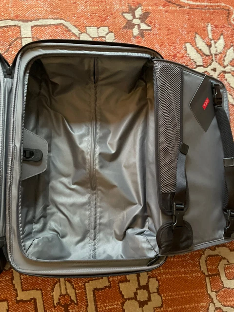 Tumi Alpha 2 International Expandable 4 Wheeled Carry-On Black Spinner $795 9