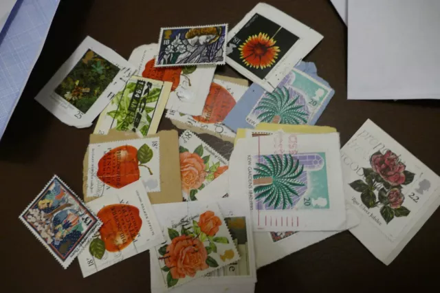 16 plants flowers British UK GB commemorative postage stamps postal mail