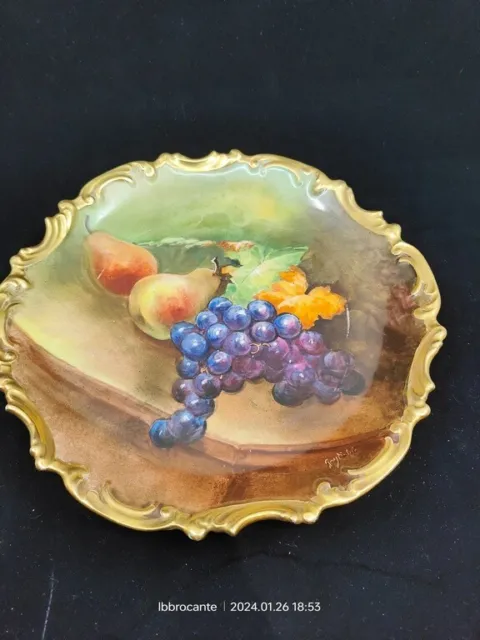 ancienne grande assiette peint a la main a decor de fruits une griffure voir pho