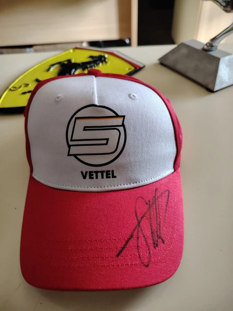Sebastian Vettel Cappello Raikkonen Cappello Ferrari Vettel