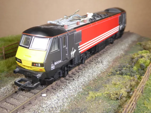 Hornby 00 Gauge BR Class 90 Electric Loco no 90014 in Virgin Trains Livery - NR