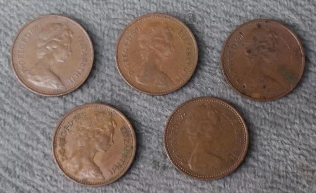 Lot de 5 pièces mélangées décimal 1/2p demi-penny reine Elizabeth II, date aléatoire