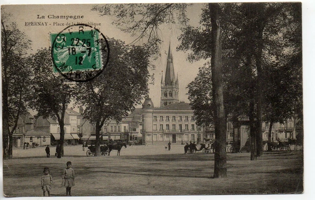 EPERNAY - Marne - CPA 51 - Place de la République animation enfants