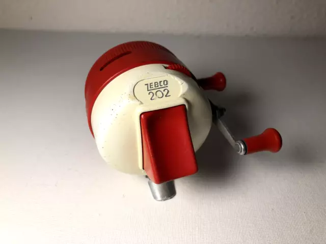 VINTAGE ZEBCO 202 Red and White Christmas Spincast Fishing Reel USA #1  WORKS $29.99 - PicClick