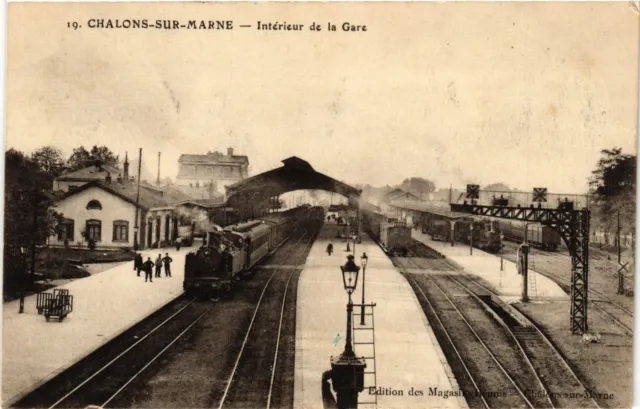 CPA AK CHALONS-sur-MARNE - interior of the station (743116)