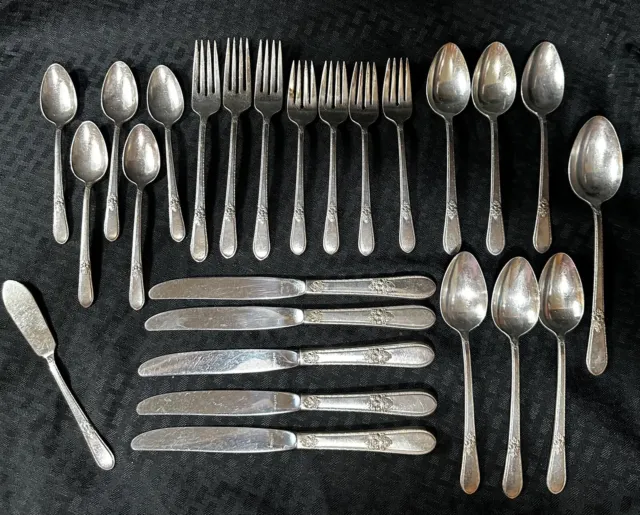 1847 Rogers Bros IS Silverplate Flatware Adoration Pattern Lot Of 25 Pcs